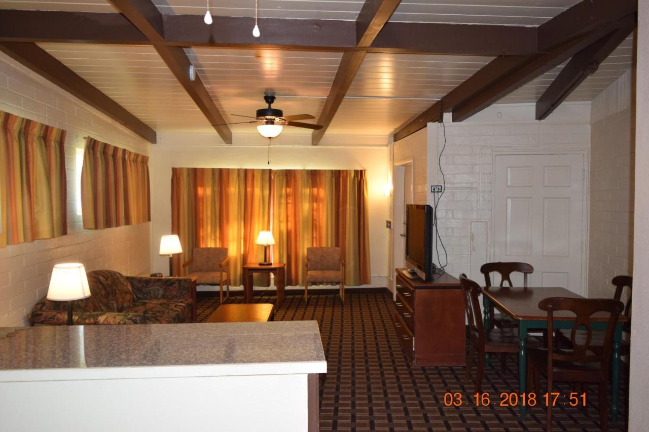 Stanlunds Inn And Suites Borrego Springs Bagian luar foto