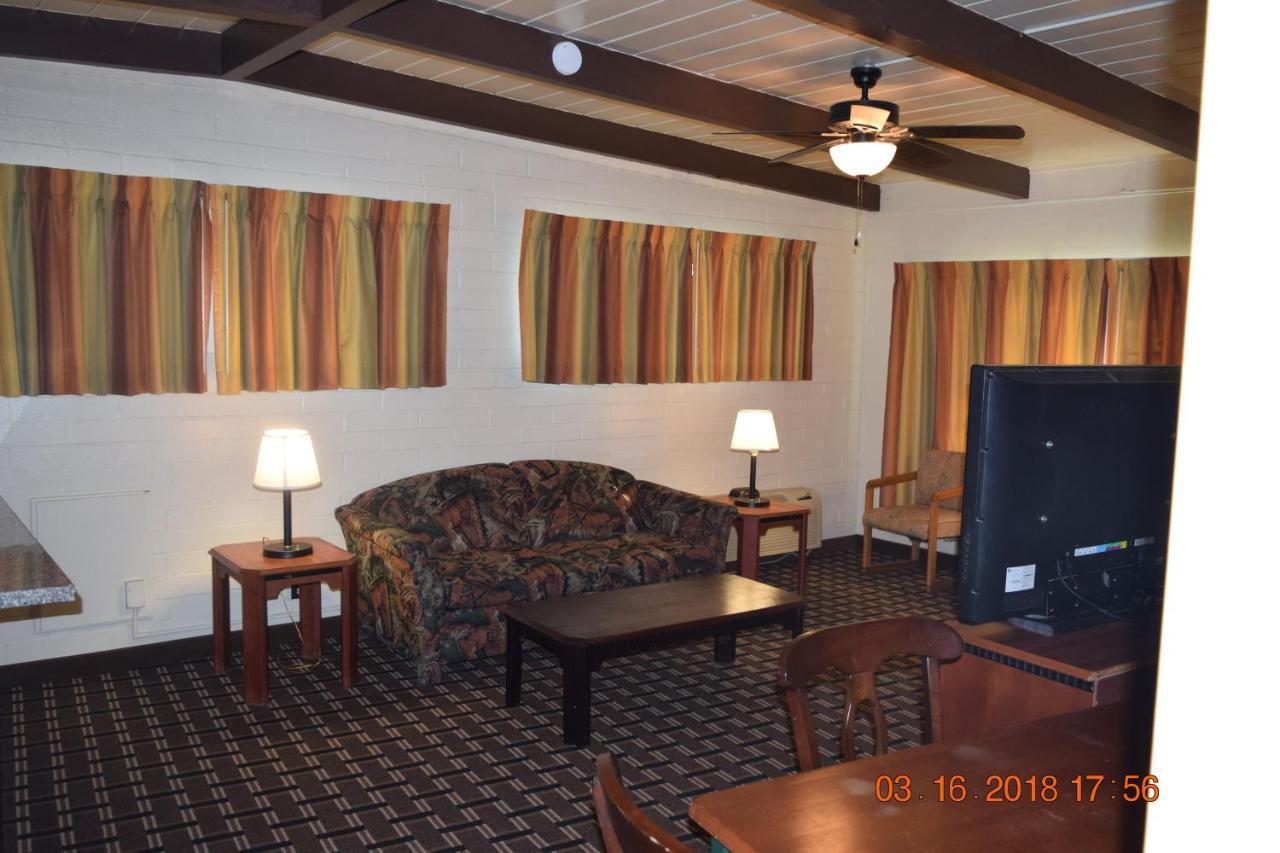 Stanlunds Inn And Suites Borrego Springs Bagian luar foto