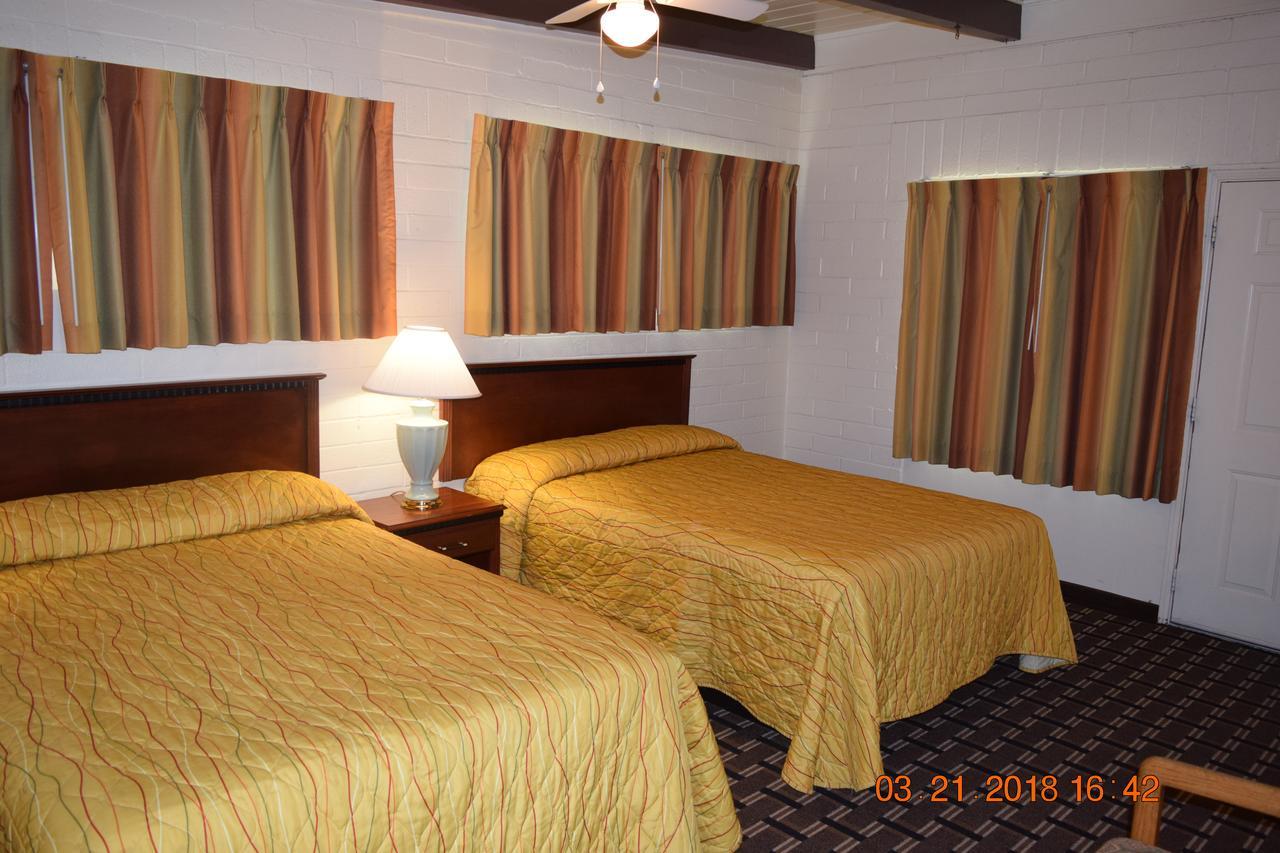 Stanlunds Inn And Suites Borrego Springs Bagian luar foto